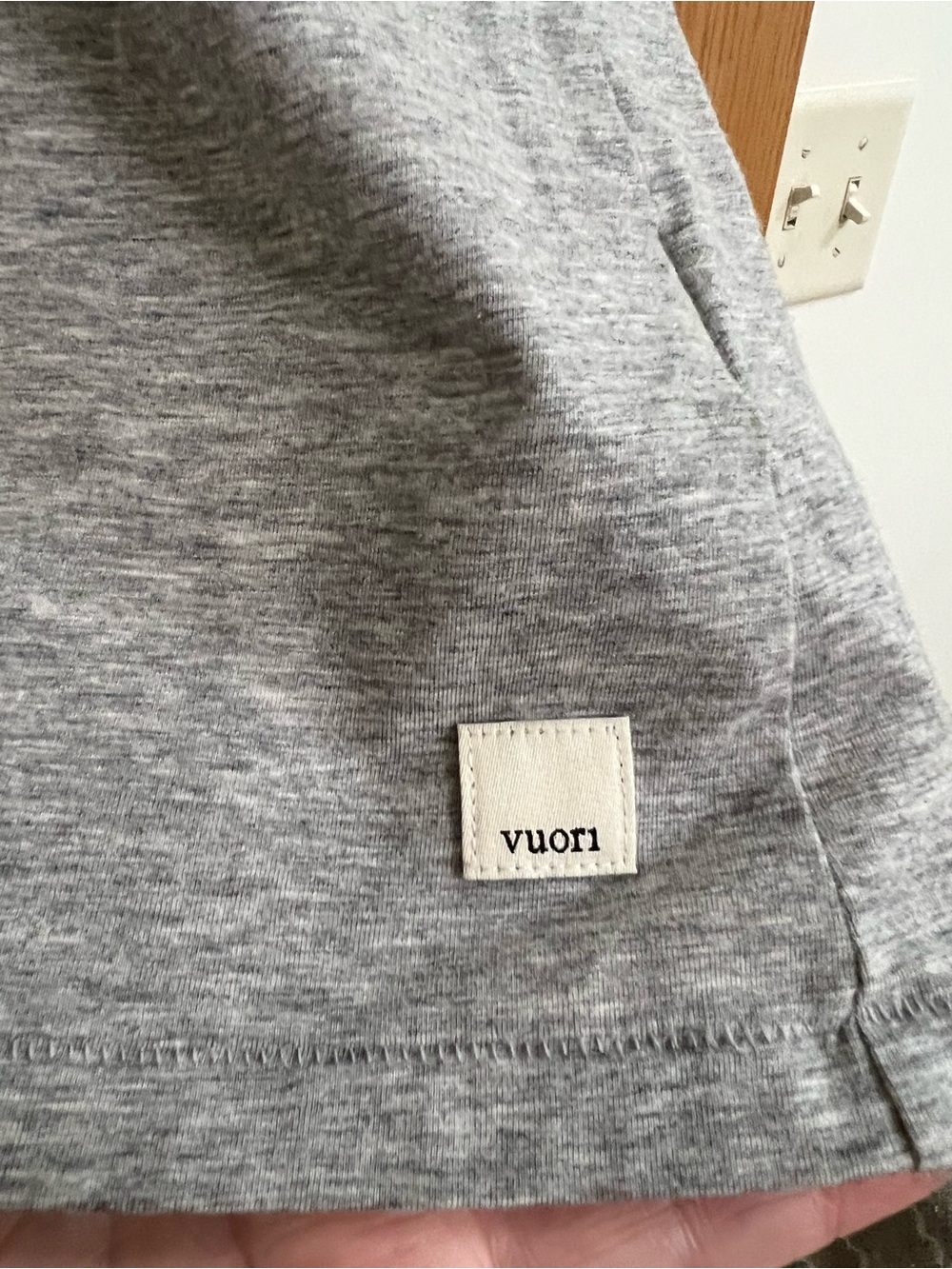 Vuori Feather Tee Heather Gray Relaxed Performance T-Shirt Women’s Size Large - Picture 4 of 6